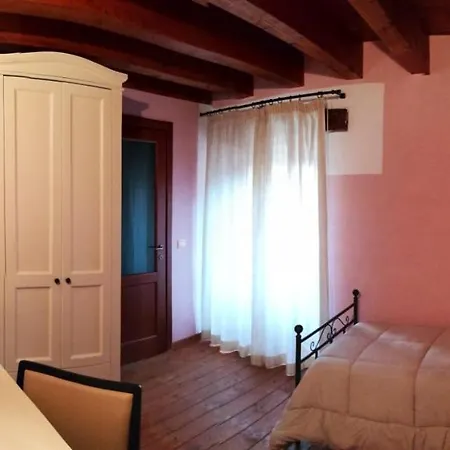 La Casa Del Borgo Nocleg ze śniadaniem *